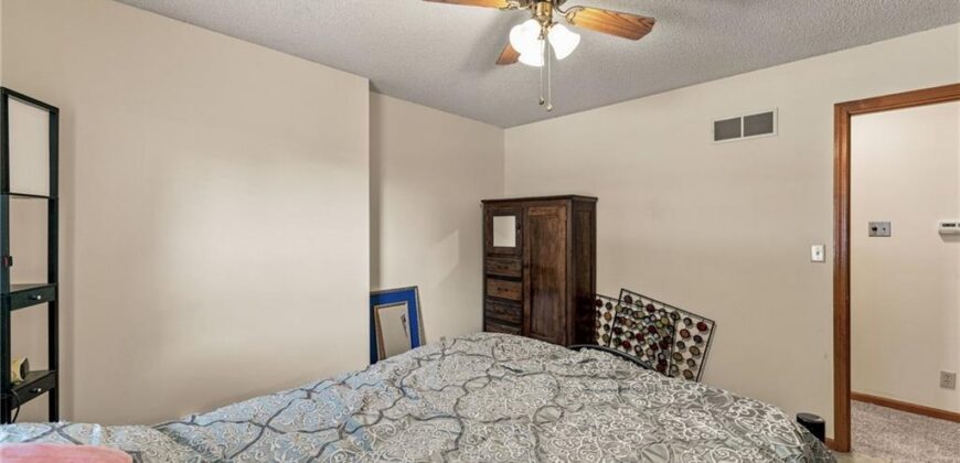 402 E 16th Street Circle, Kearney, MO 64060