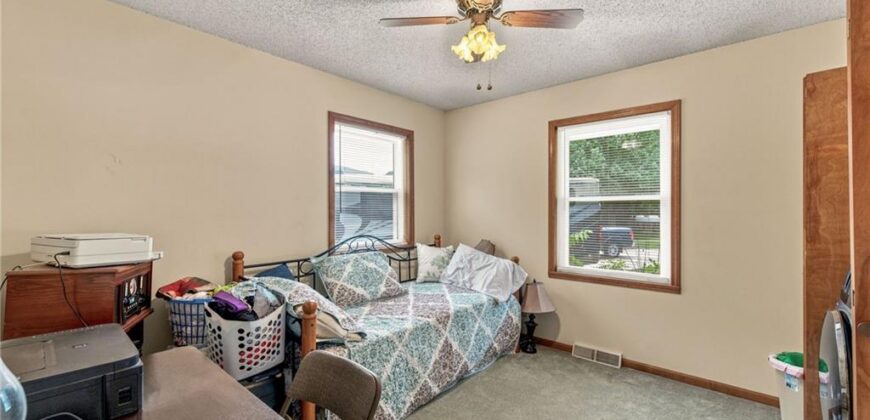 402 E 16th Street Circle, Kearney, MO 64060