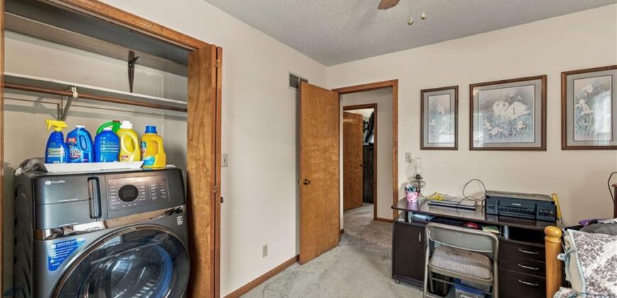 402 E 16th Street Circle, Kearney, MO 64060