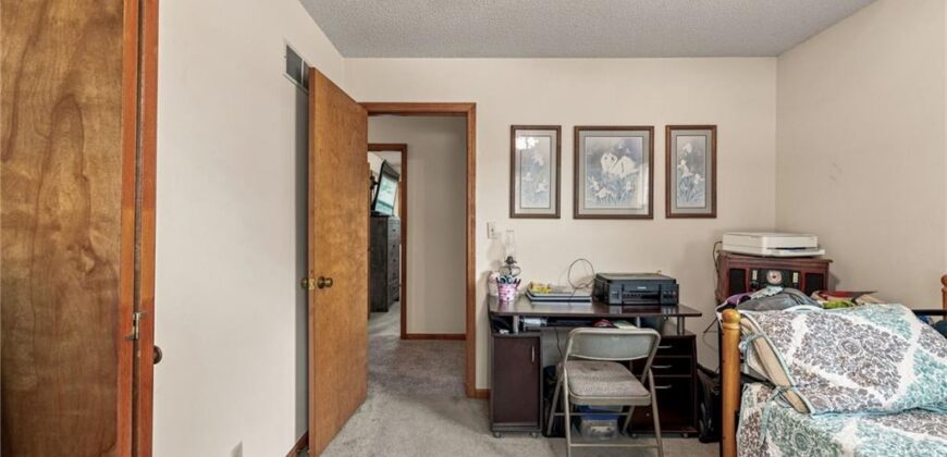 402 E 16th Street Circle, Kearney, MO 64060