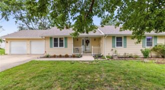 402 E 16th Street Circle, Kearney, MO 64060