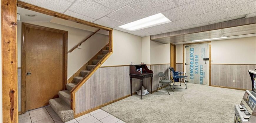 402 E 16th Street Circle, Kearney, MO 64060