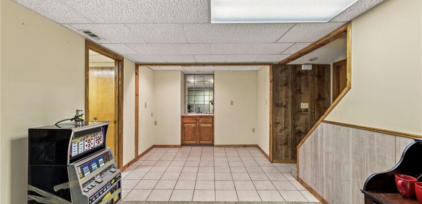 402 E 16th Street Circle, Kearney, MO 64060