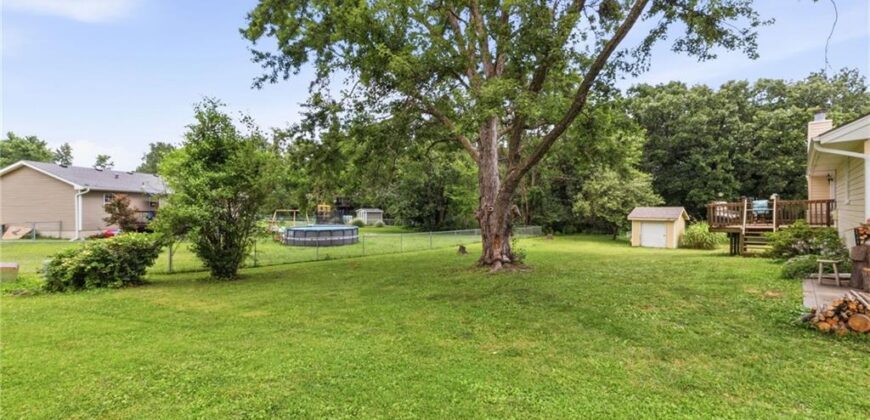 402 E 16th Street Circle, Kearney, MO 64060