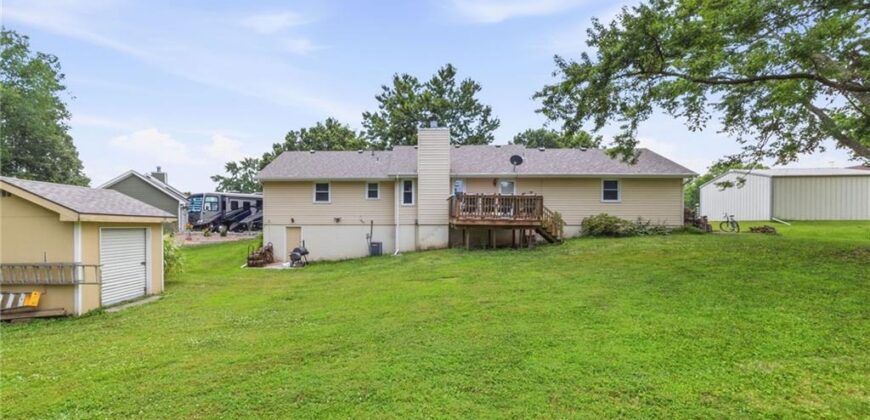 402 E 16th Street Circle, Kearney, MO 64060