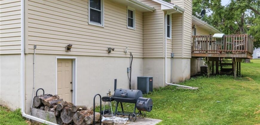 402 E 16th Street Circle, Kearney, MO 64060