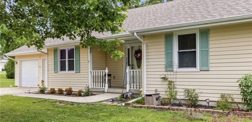 402 E 16th Street Circle, Kearney, MO 64060
