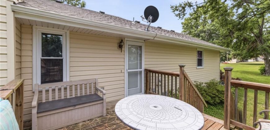 402 E 16th Street Circle, Kearney, MO 64060