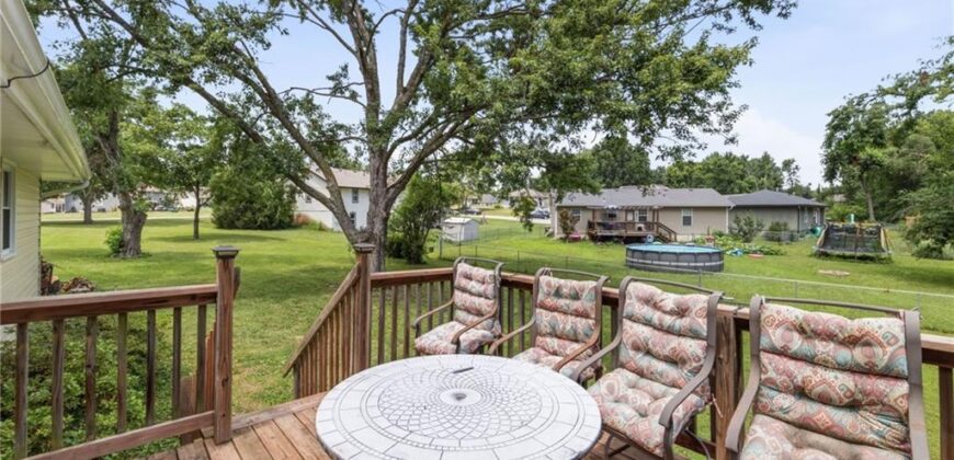 402 E 16th Street Circle, Kearney, MO 64060