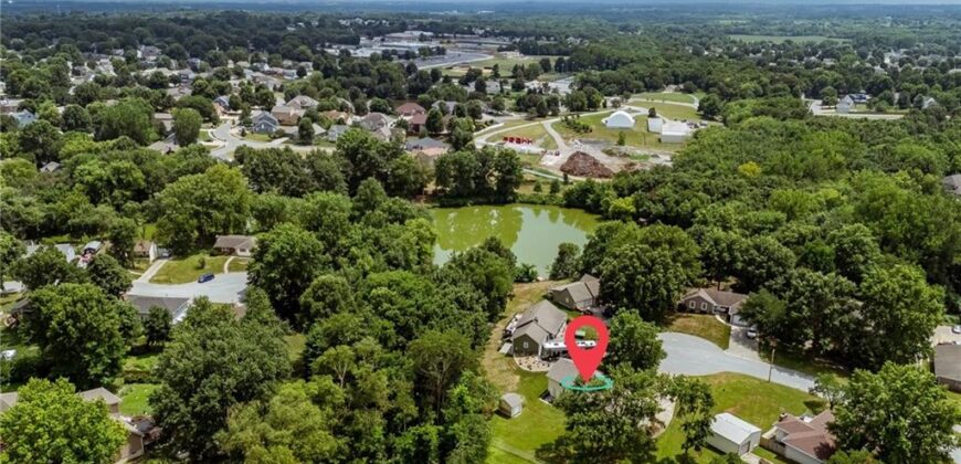 402 E 16th Street Circle, Kearney, MO 64060