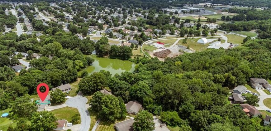 402 E 16th Street Circle, Kearney, MO 64060