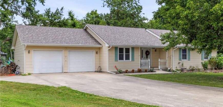 402 E 16th Street Circle, Kearney, MO 64060