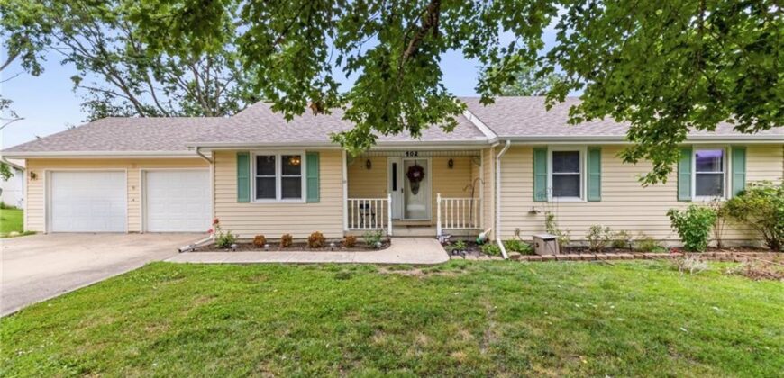 402 E 16th Street Circle, Kearney, MO 64060