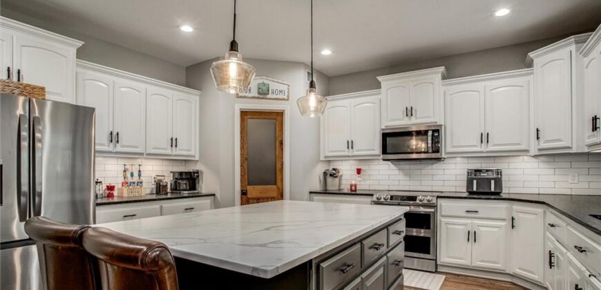 10208 N Farley Avenue, Kansas City, MO 64157