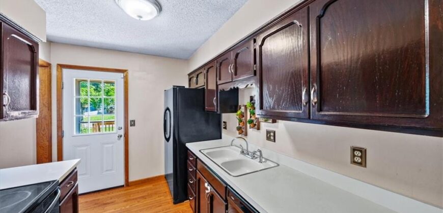 8806 NE 73rd Street, Kansas City, MO 64158