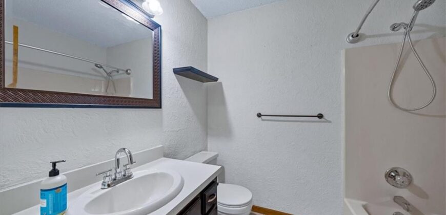8806 NE 73rd Street, Kansas City, MO 64158