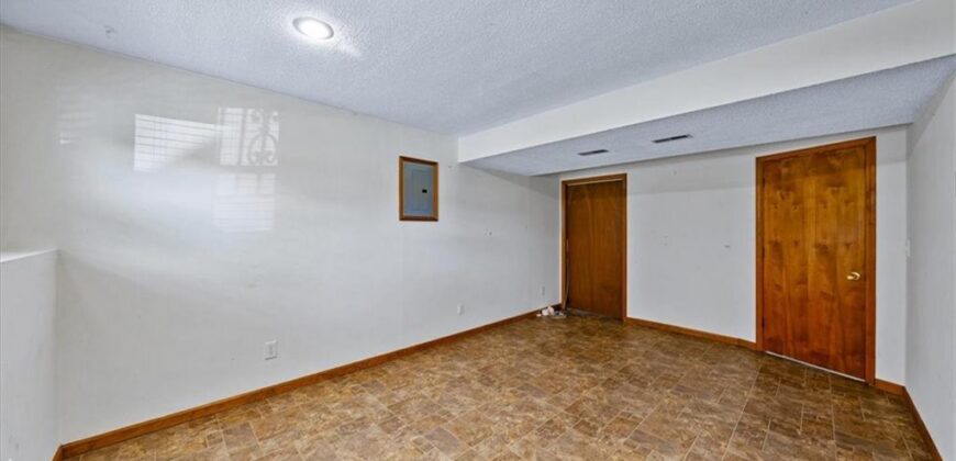 8806 NE 73rd Street, Kansas City, MO 64158