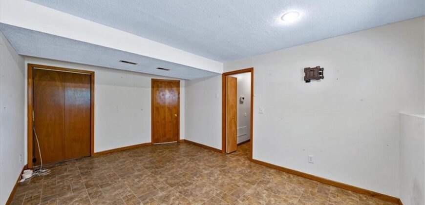 8806 NE 73rd Street, Kansas City, MO 64158