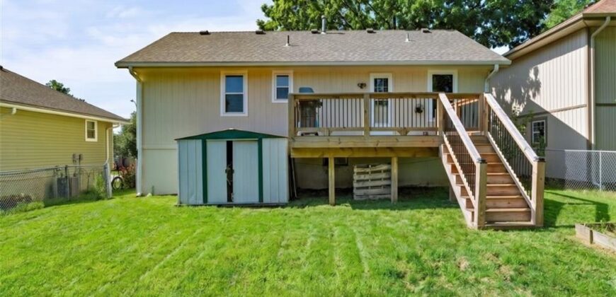 8806 NE 73rd Street, Kansas City, MO 64158