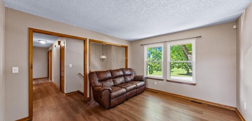 8806 NE 73rd Street, Kansas City, MO 64158