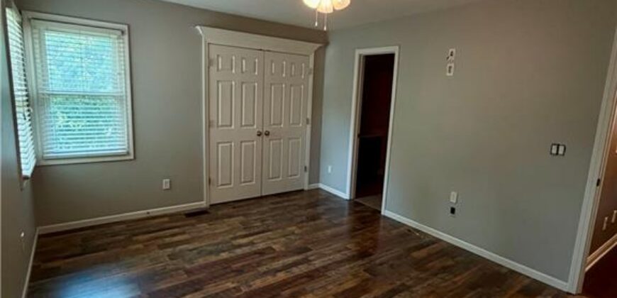 1437 Coventry Lane, Liberty, MO 64068