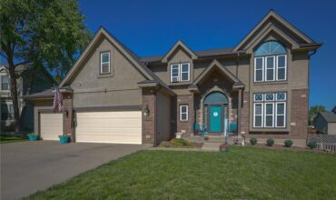 1437 Coventry Lane, Liberty, MO 64068