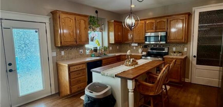 1437 Coventry Lane, Liberty, MO 64068