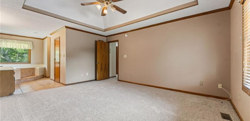 12639 NW Buck Creek Drive, Kansas City, MO 64152
