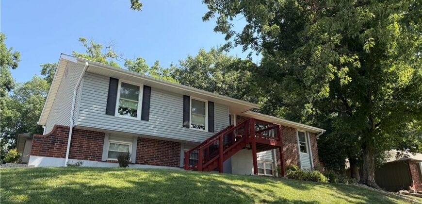 7401 N Strathbury Avenue, Kansas City, MO 64151