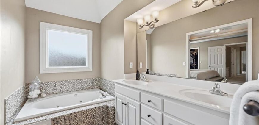 6190 N Nevada Avenue, Parkville, MO 64152