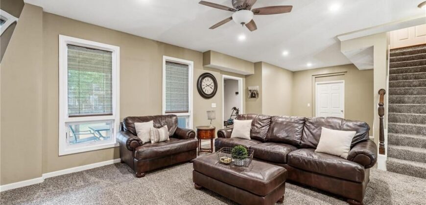 6190 N Nevada Avenue, Parkville, MO 64152