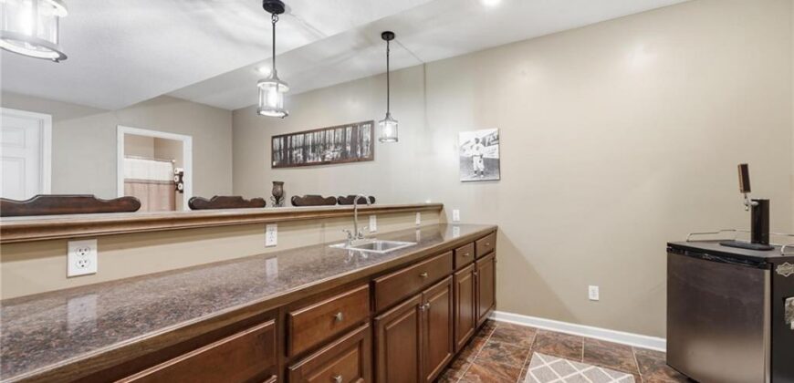 6190 N Nevada Avenue, Parkville, MO 64152