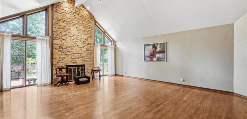 10 The Woodlands N/A, Gladstone, MO 64119