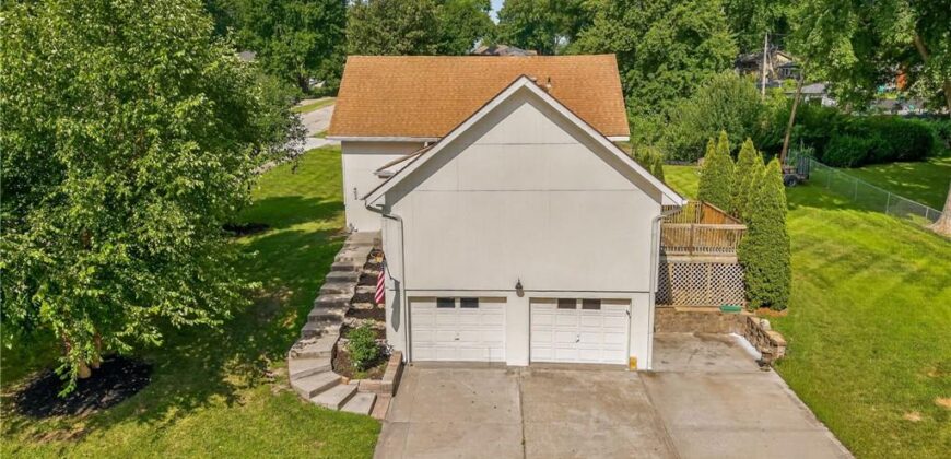 402 Kingsley Avenue, Liberty, MO 64068