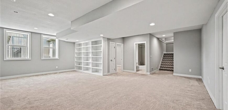 9543 N Kentucky Avenue, Kansas City, MO 64157