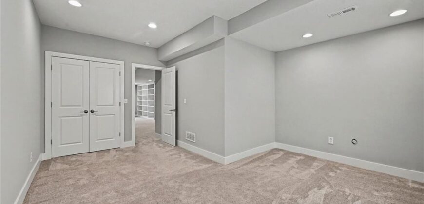 9543 N Kentucky Avenue, Kansas City, MO 64157