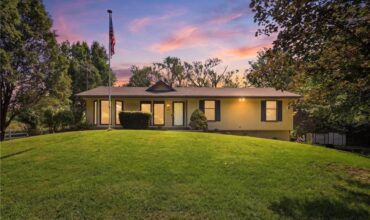 3901 NE Hill Haven Road, Kansas City, MO 64117