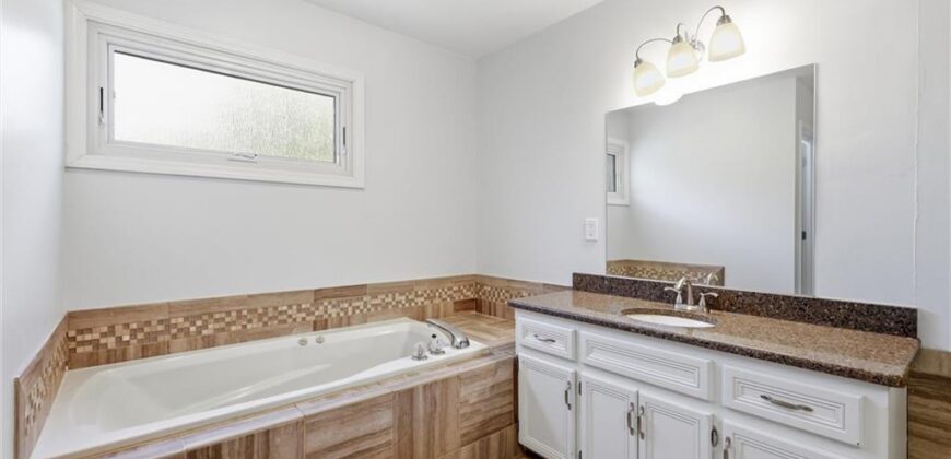 10304 NW 85th Court, Kansas City, MO 64153