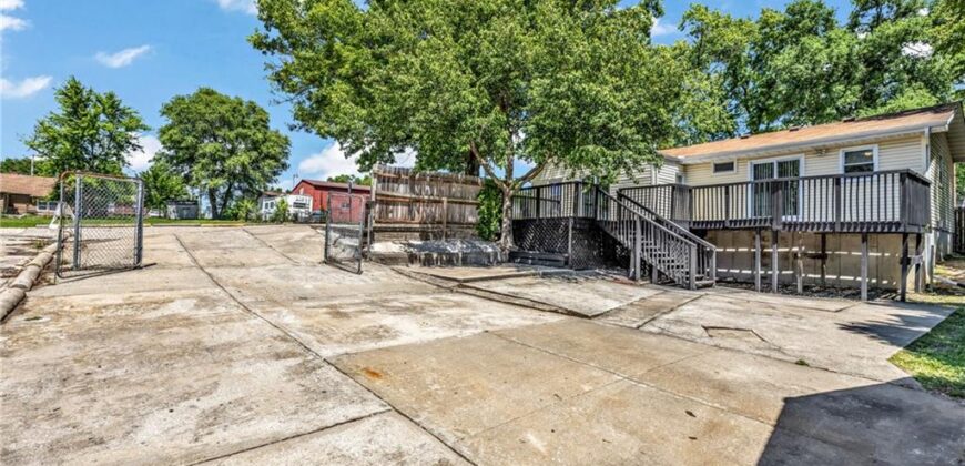 8205 Rose Street, Pleasant Valley, MO 64068