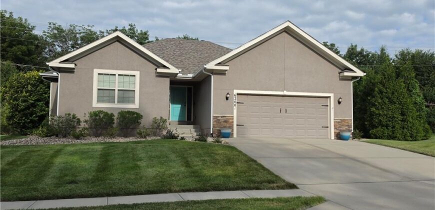 6200 Green Hills Lane, Kansas City, MO 64151