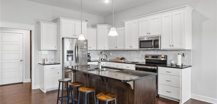 10533 N Randolph Avenue, Kansas City, MO 64157