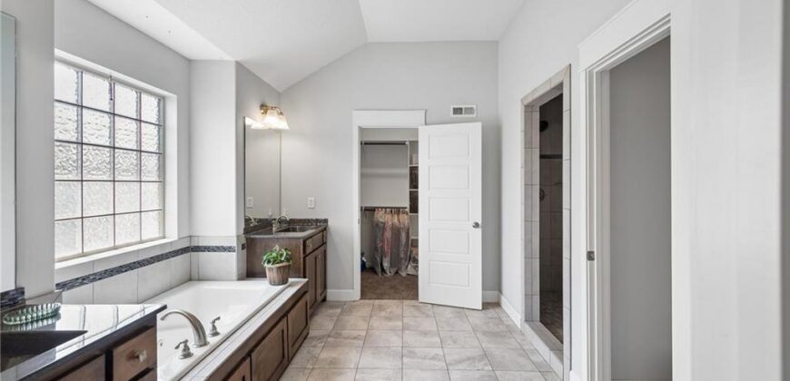 10533 N Randolph Avenue, Kansas City, MO 64157