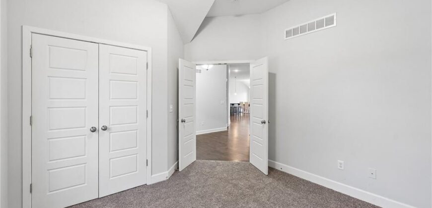 10533 N Randolph Avenue, Kansas City, MO 64157