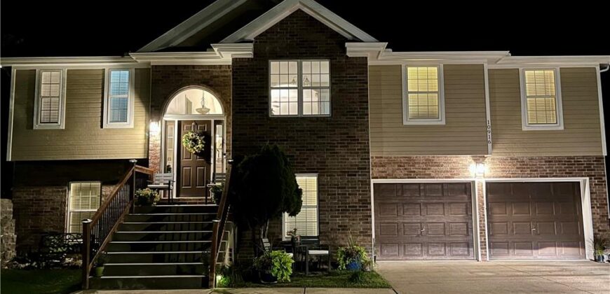 10916 N OXFORD Avenue, Kansas City, MO 64157