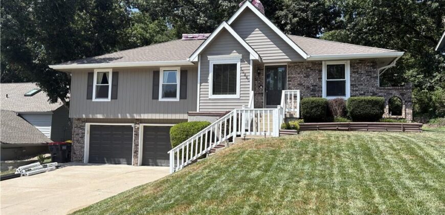 10240 NW 57th Terrace, Parkville, MO 64152