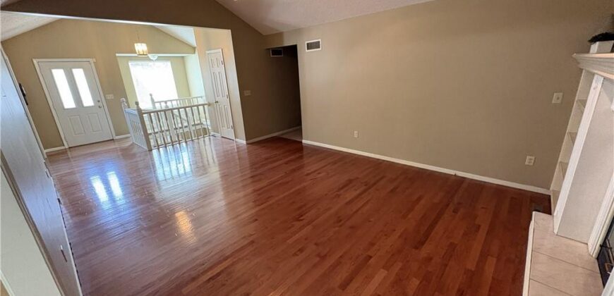 10240 NW 57th Terrace, Parkville, MO 64152
