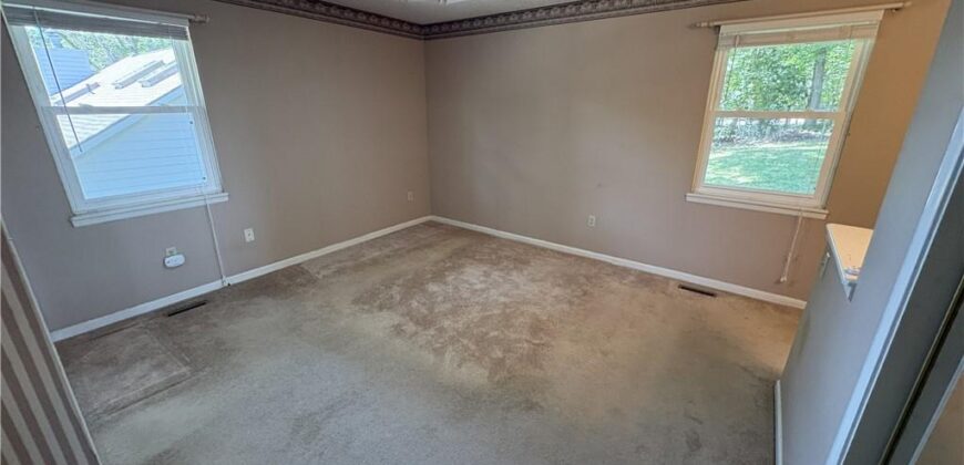 10240 NW 57th Terrace, Parkville, MO 64152