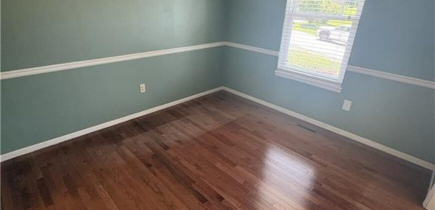 10240 NW 57th Terrace, Parkville, MO 64152
