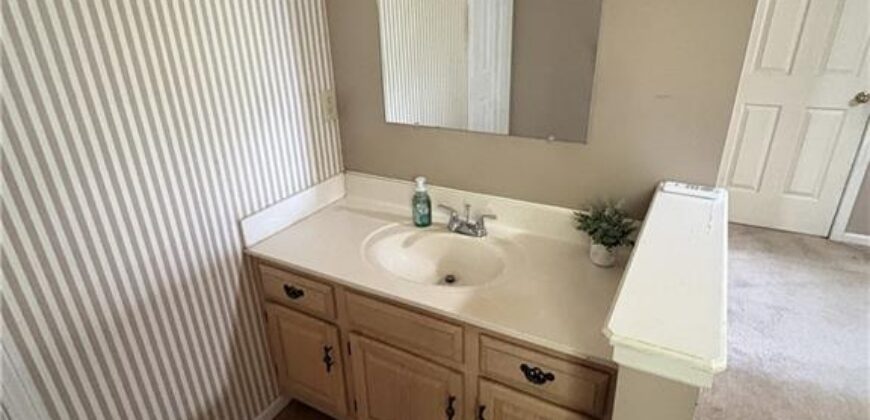 10240 NW 57th Terrace, Parkville, MO 64152