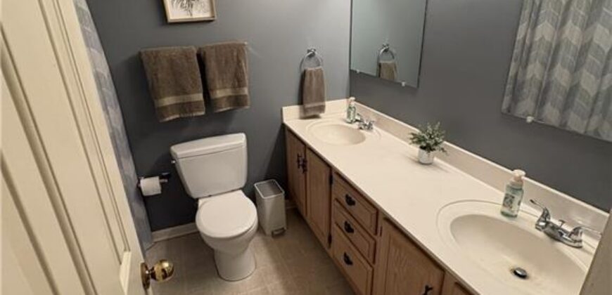 10240 NW 57th Terrace, Parkville, MO 64152
